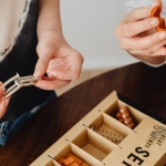 Самодельный игровой стол в античном стиле с золотой отделкой