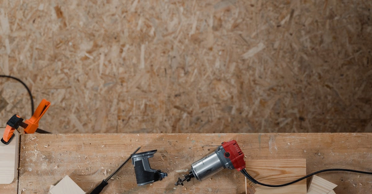 Самодельная слот-машина из дерева и картона с яркими барабанами